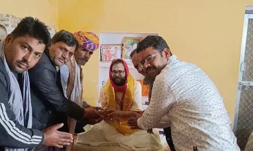 हरिदास महाराज को सर्व हिंदू सम्मेलन में आने का निमंत्रण पत्र दिया