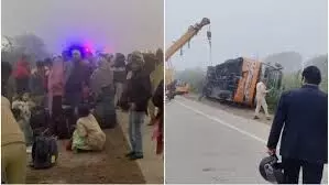 कोटा-झालावाड़ हाईवे पर यात्री बस पलटी, आधा दर्जन यात्री घायल कोटा-झालावाड़ हाईवे पर यात्री बस पलटी, आधा दर्जन यात्री घायल