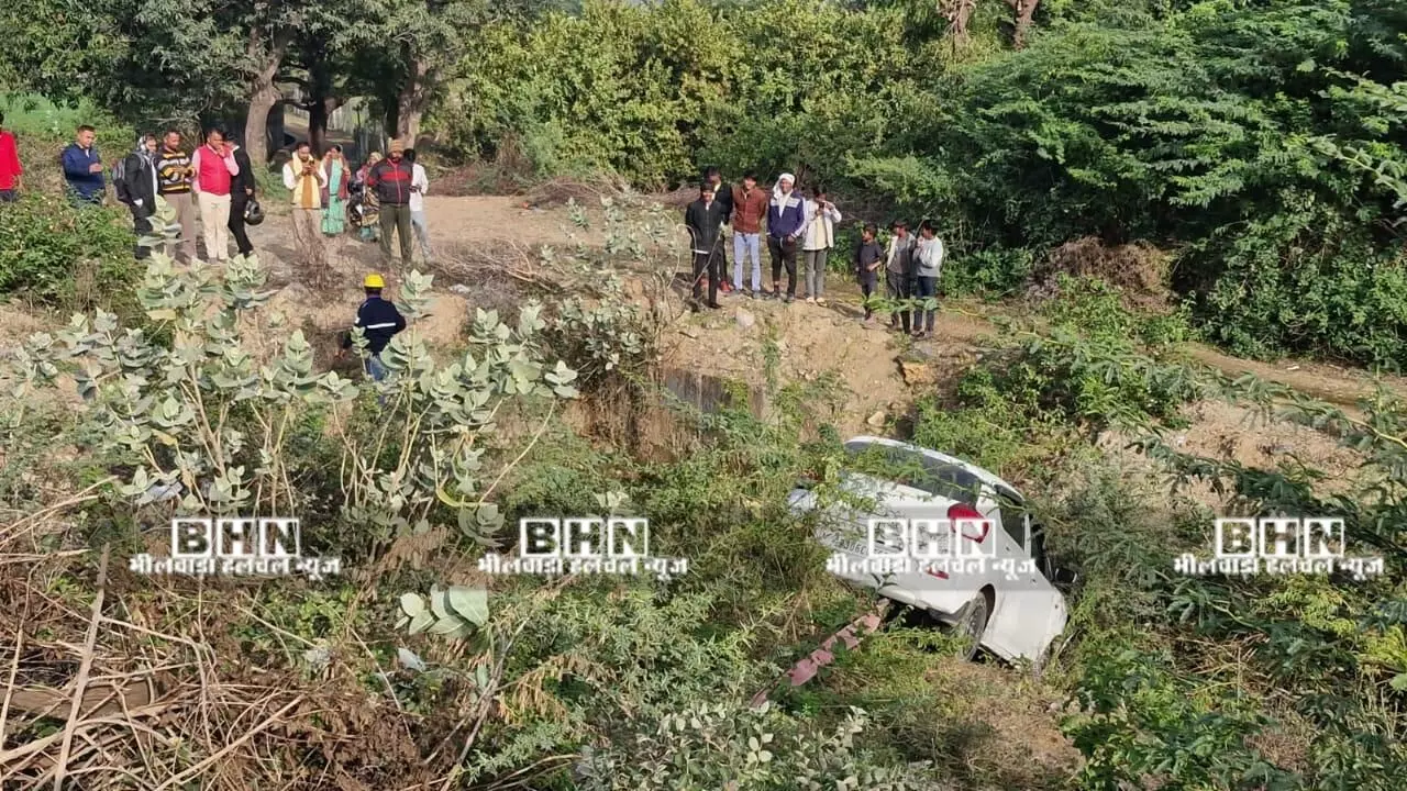 गुरला में अनियंत्रित कार डिवाइडर से टकराकर खाई में गिरी,कार सवार बाल-बाल बचे, बड़ा हादसा टला गुरला में अनियंत्रित कार डिवाइडर से टकराकर खाई में गिरी,कार सवार बाल-बाल बचे, बड़ा हादसा टला