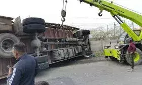 बूंदी में श्रद्धालुओं पर पलटा ट्रक,3 की मौत, 8 घायल बूंदी में श्रद्धालुओं पर पलटा ट्रक,3 की मौत, 8 घायल