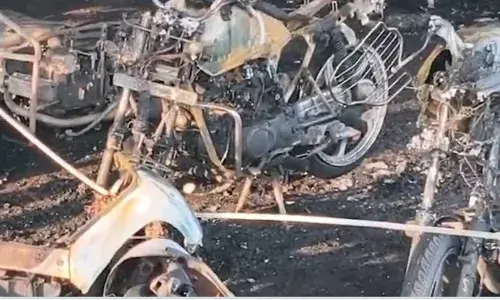 त्रिशूर रेलवे स्टेशन पर भीषण आग, 200 से ज्यादा टू-व्हीलर जलकर खाक