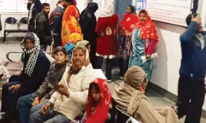 भीलवाड़ा में कड़ाके की ठंड का असर, महात्मा गांधी अस्पताल की मेडिकल ओपीडी में मरीजों की भीड़