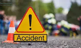 बस के टायर के नीचे आने से एक युवक की मौत