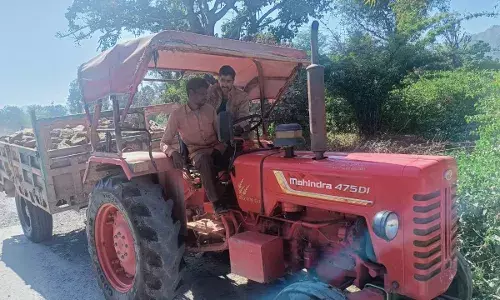 अवैध खनन के विरूद्ध अभियान,मेसेनरी स्टोन से भरे दो ट्रैक्टर -ट्रॉली जब्त