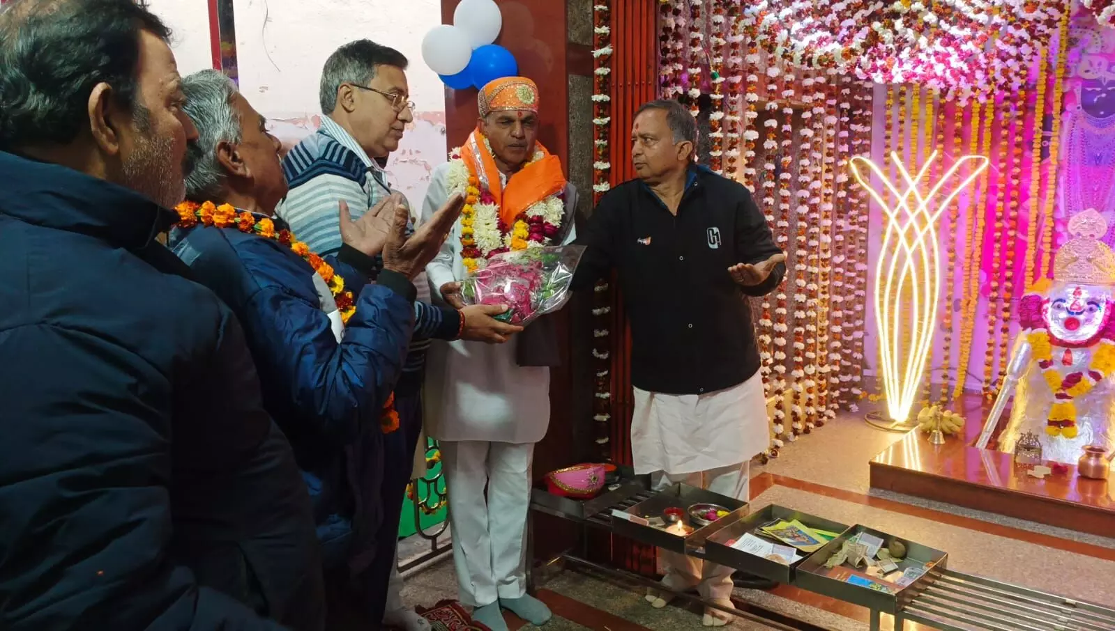 श्री बालाजी मंदिर में हनुमान चालीसा महायज्ञ, जोशी का किया स्वागत श्री बालाजी मंदिर में हनुमान चालीसा महायज्ञ, जोशी का किया स्वागत