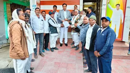 भील समाज ने राणा पूंजा की प्रतिमा स्थापना पर विधायक कृपलानी को किया सम्मानित भील समाज ने राणा पूंजा की प्रतिमा स्थापना पर विधायक कृपलानी को किया सम्मानित