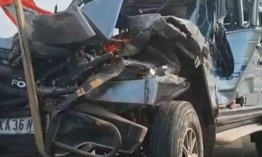 उज्जैन देवास रोड पर टेंपो ट्रैक्स और ट्रॉले की टक्कर, तीन युवकों की मौत आठ घायल