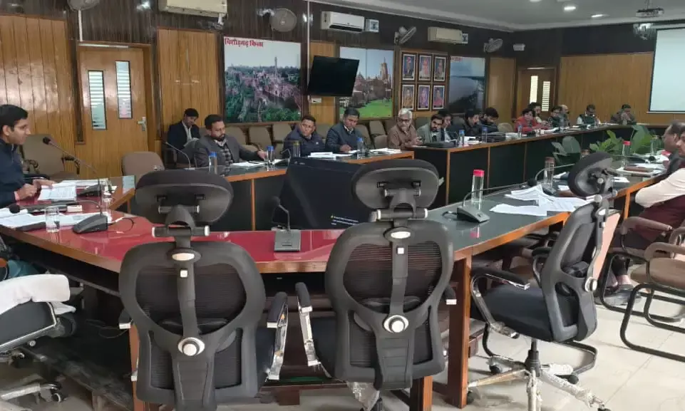 साप्ताहिक बैठक में बजट घोषणाओं एवं फ्लैगशिप योजनाओं की समीक्षा की