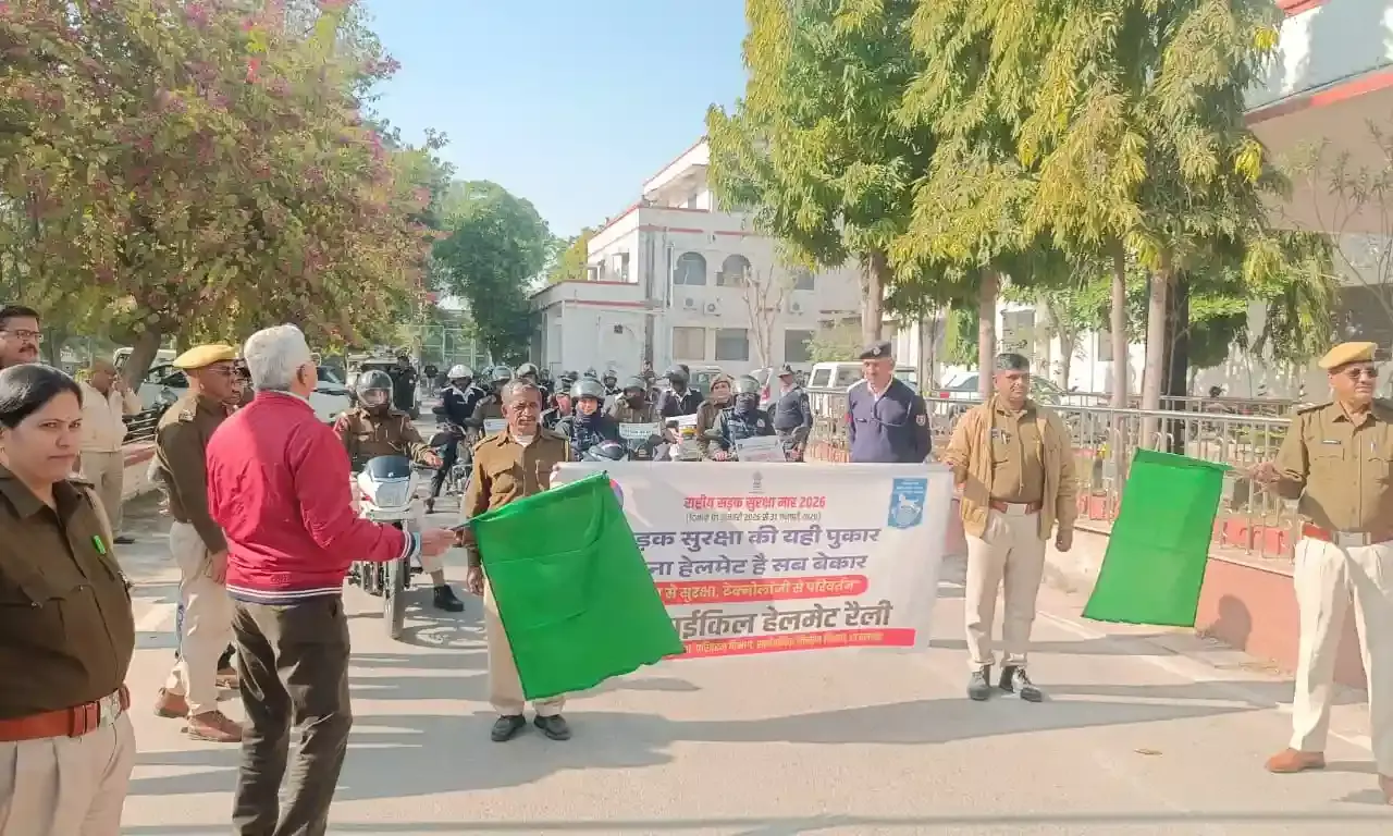 सड़क सुरक्षा माह के तहत निकाली गई मोटरसाइकिल हेलमेट रैली