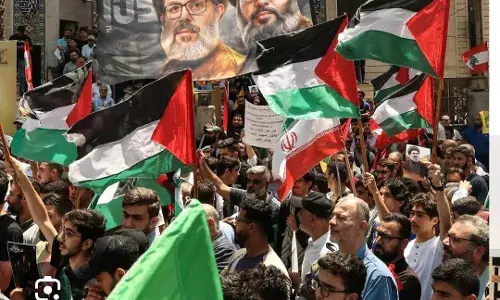 ईरान में हिंसा थमने के संकेत नहीं, 35 की मौत, 1200 से अधिक हिरासत में