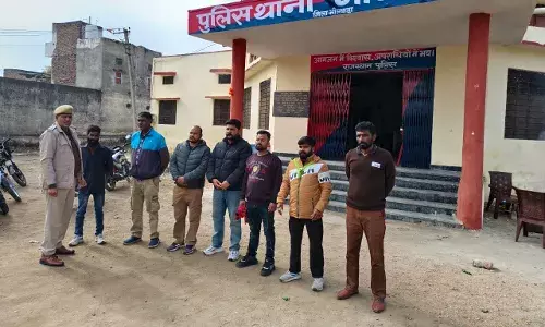 गांधीनगर थाना पुलिस ने हिस्ट्रीशीटर और हार्डकोर अपराधियों को थाने बुलाकर दी चेतावनी