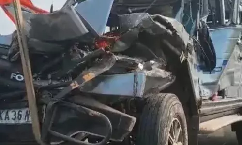 उज्जैन देवास रोड पर टेंपो ट्रैक्स और ट्रॉले की टक्कर, तीन युवकों की मौत आठ घायल