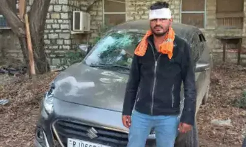 इलाज के बाद घर लौटते समय बदमाशों ने की फायरिंग