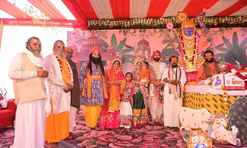 श्रीमद भागवत कथा में कृष्ण जन्मोत्सव पर भक्तिरस में डूबे श्रद्धालु