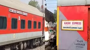 बम से उड़ाने की धमकी के बाद काशी एक्सप्रेस की सघन जांच, ट्रेन खाली कराकर दो घंटे तक चली चेकिंग बम से उड़ाने की धमकी के बाद काशी एक्सप्रेस की सघन जांच, ट्रेन खाली कराकर दो घंटे तक चली चेकिंग