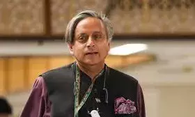 शशि थरूर ने वरिष्ठ कांग्रेस नेताओं के साथ साझा की तस्वीर, लक्ष्य समिट के दौरान हुई अहम चर्चा