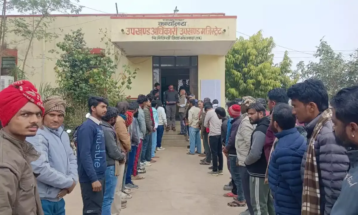 चारागाह भूमि पर अवैध अतिक्रमण को हटाने के संबंध में ग्रामवासियो और गौ को प्रेमियों ने दिया ज्ञापन चारागाह भूमि पर अवैध अतिक्रमण को हटाने के संबंध में ग्रामवासियो और गौ को प्रेमियों ने दिया ज्ञापन