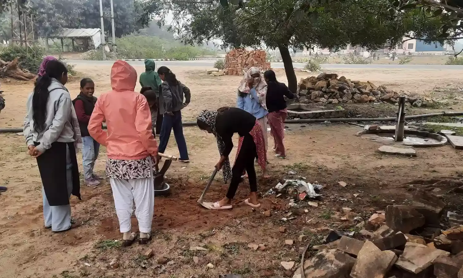 राजकीय महाविद्यालय जहाजपुर में एनएसएस शिविर के दूसरे दिन चला स्वच्छता अभियान राजकीय महाविद्यालय जहाजपुर में एनएसएस शिविर के दूसरे दिन चला स्वच्छता अभियान