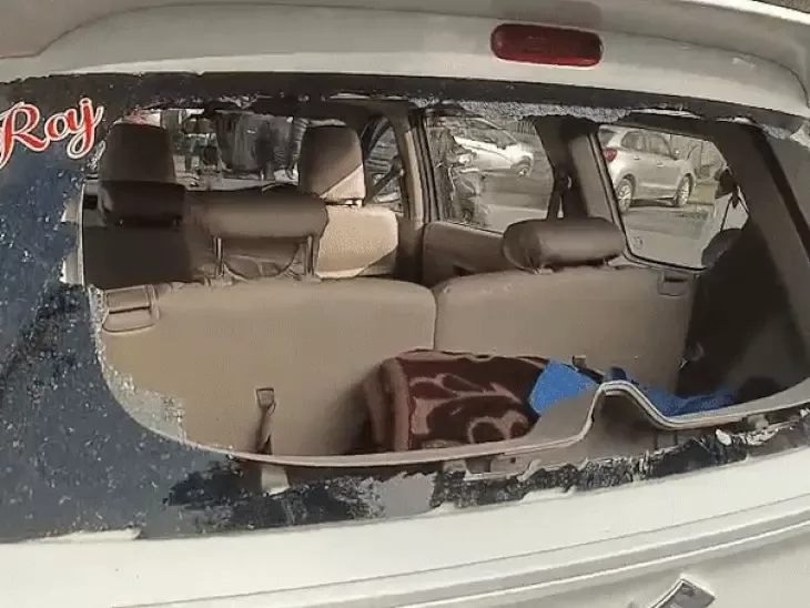 उदयपुर में बदमाशों का आतंक, 25 वाहनों में की तोड़फोड़, कॉलोनी में दहशत