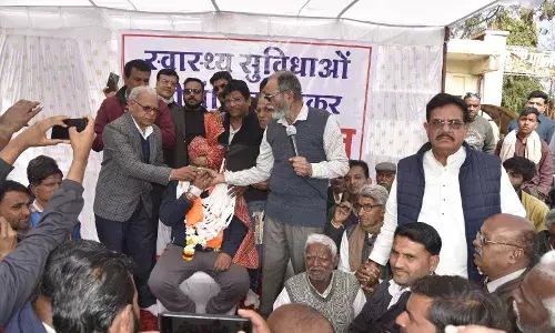 छोटीसादड़ी में जनहित मुद्दों पर अनशन समाप्त, प्रशासनिक आश्वासन के बाद लिया निर्णय छोटीसादड़ी में जनहित मुद्दों पर अनशन समाप्त, प्रशासनिक आश्वासन के बाद लिया निर्णय