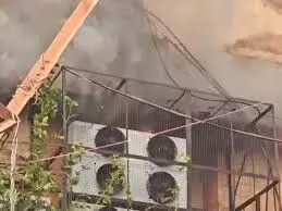 BSNL कार्यालय में आग, सुरक्षा उपकरण एक्सपायर, दमकल ने 2 घंटे में आग बुझाई BSNL कार्यालय में आग, सुरक्षा उपकरण एक्सपायर, दमकल ने 2 घंटे में आग बुझाई