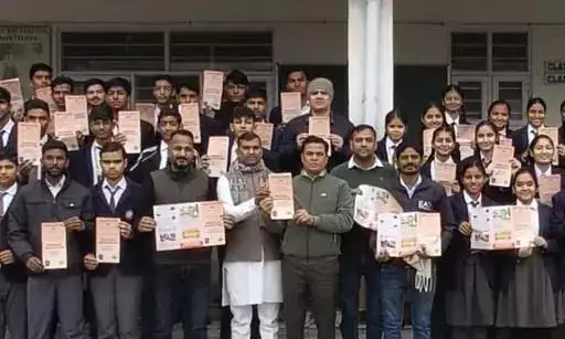 शाहपुरा में मॉडल स्कूल में विद्यार्थियों को सड़क सुरक्षा की दी जानकारी