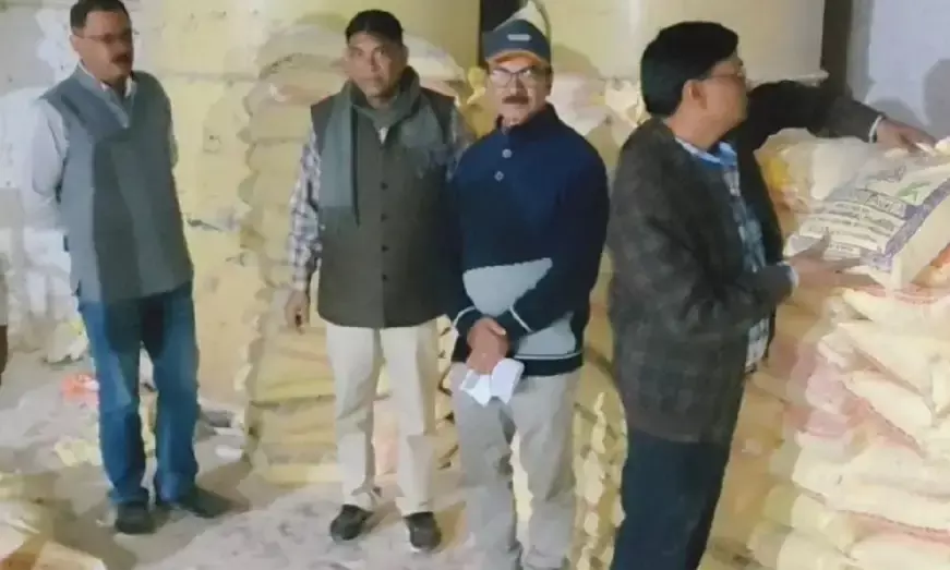 “घटिया आटे में पाउडर मिलाने का खुलासा, ब्रह्मलाल ट्रेडर्स फैक्ट्री सील