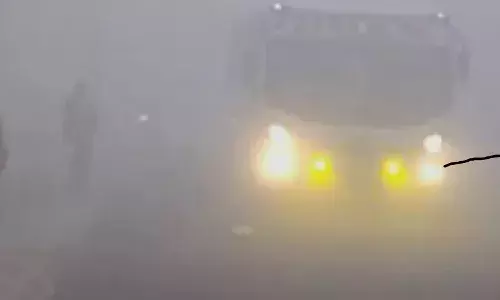 घरों में बन रहे हे गर्म व्यंजन, चाय, चाट की दुकानों पर भीड़