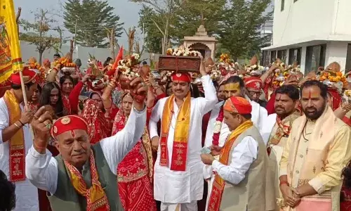 श्री कुंज’ में भागवत कथा शुरू, कलश यात्रा में गूंज उठा राधे-राधे