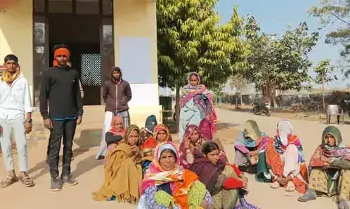 देवनगर गांव में प्राथमिक स्कूल संचालन की मांग, ग्रामीणों ने सौंपा ज्ञापन