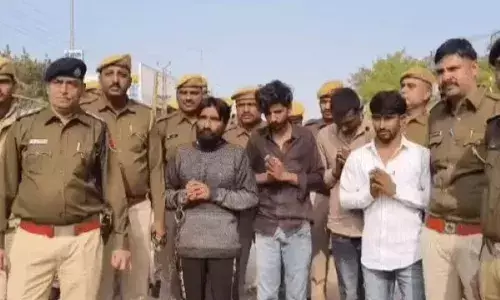 चित्तौड़गढ़ में पुलिस ने ठेले वालों को डराने वाले चार बदमाशों को किया गिरफ्तार चित्तौड़गढ़ में पुलिस ने ठेले वालों को डराने वाले चार बदमाशों को किया गिरफ्तार