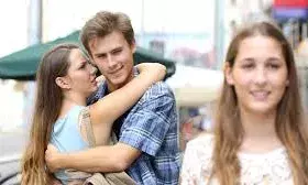 रिश्ते में झूठ पहचानने के 4 आसान संकेत