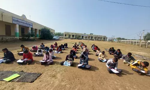 सड़क सुरक्षा अभियान के तहत विद्यालयों में निबंध प्रतियोगिताएँ, बच्चों को दी गई यातायात नियमों की जानकारी