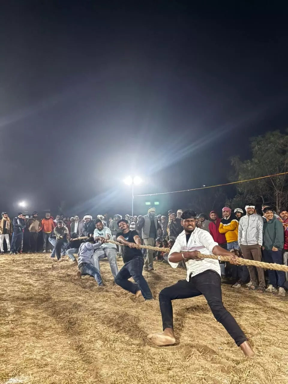 कड़ाके की ठंड और कोहरे के बीच गौ रक्षा दल बना विजेता कड़ाके की ठंड और कोहरे के बीच गौ रक्षा दल बना विजेता