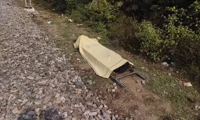 कलेक्टर कार्यालय के पीछे अज्ञात महिला का शव मिला, ओवर ब्रिज पर लगा जाम