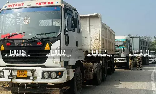 अवैध खनन के विरुद्ध अभियान तीन ट्रेलर जब्त