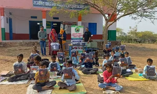 विद्यालय में स्वेटर वितरण के साथ दिया पर्यावरण संरक्षण का संदेश