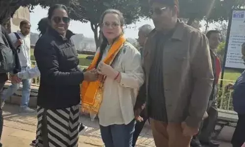 बॉलीवुड एक्ट्रेस मंदाकिनी ने चित्तौड़गढ़ में किया पद्मिनी महल का दौरा