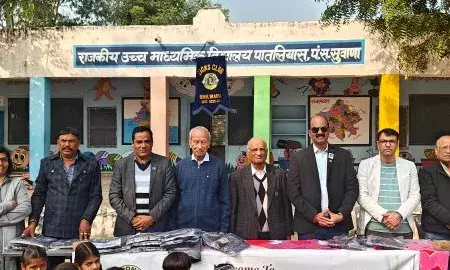 लायंस क्लब ने 62 जरूरतमंद बच्चों को स्वेटर  किए वितरित
