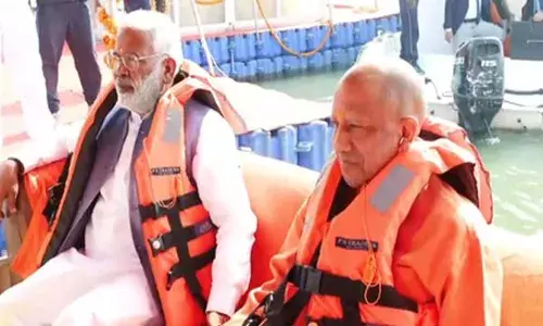 सीएम योगी ने लगाई डुबकी, गंगा पूजन कर दिया आस्था का संदेश