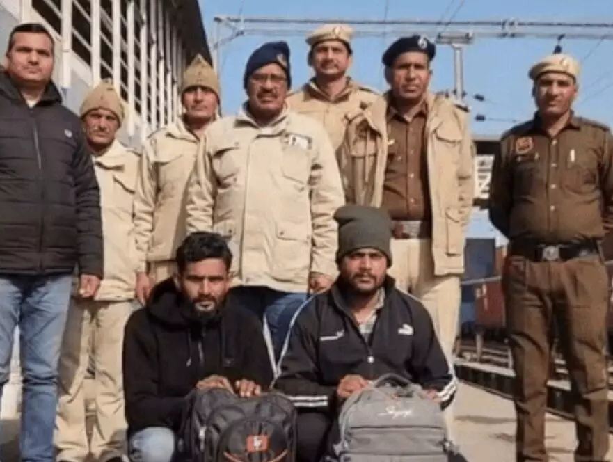 चित्तौड़गढ़ से हरियाणा ले जाया जा रहा 90 हजार का डोडा पोस्त जब्त, दो गिरफ्तार चित्तौड़गढ़ से हरियाणा ले जाया जा रहा 90 हजार का डोडा पोस्त जब्त, दो गिरफ्तार