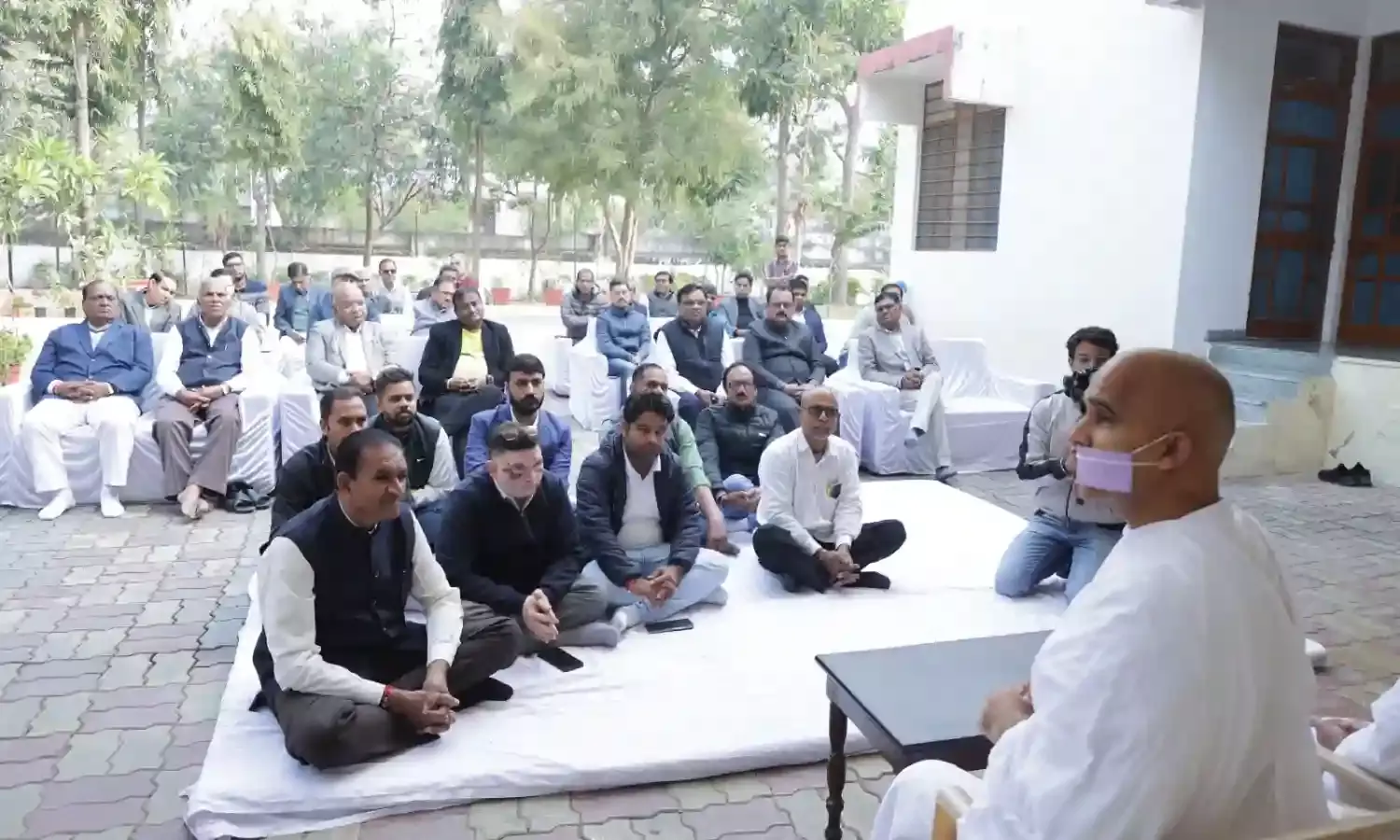 राजसमंद: जिला कलक्टर अरुण कुमार  के निवास पहुंचे जैन मुनि कुमार