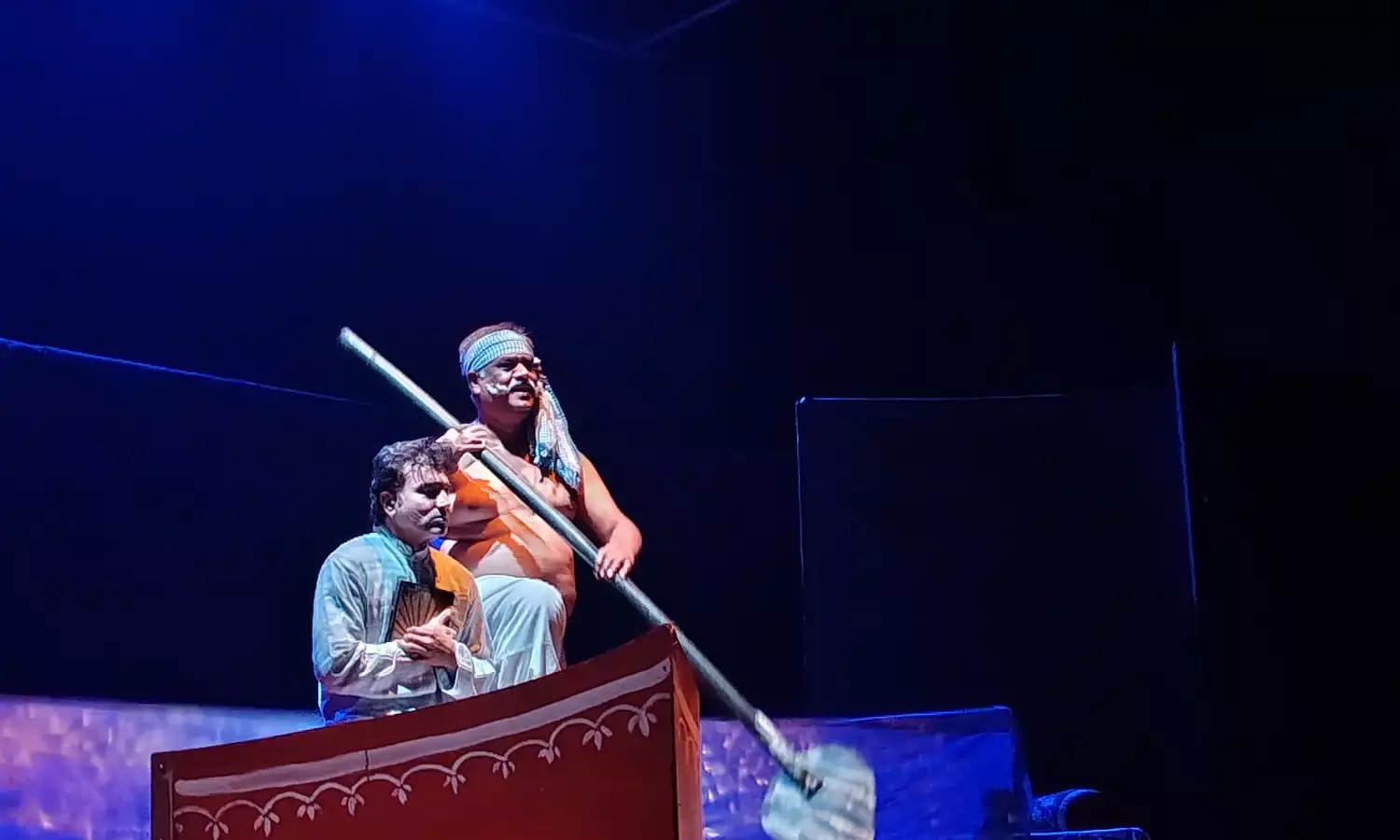 रसधारा के रस में डूबे दर्शक रसधारा के रस में डूबे दर्शक