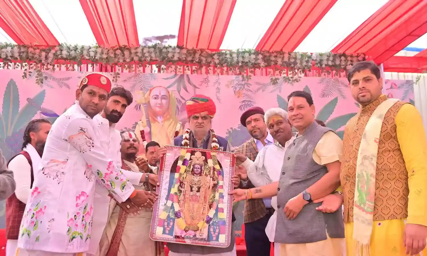 महायज्ञ व भागवत कथा के बाद कार्यकर्ता सम्मान समारोह आयोजित