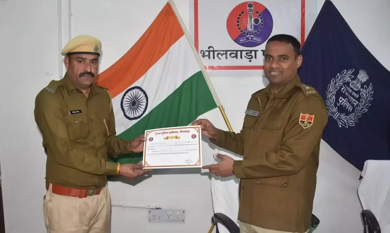 चोरी और लूट के मामलों का खुलासा करने वाले कांस्टेबल सम्मानित