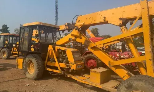 अवैध खनन पर पुलिस प्रशासन की कार्यवाही 11लाख 38 हजार का लगाया,2 जेसीबी और 3 ट्रैक्टर कंप्रेसर किए जप्त अवैध खनन पर पुलिस प्रशासन की कार्यवाही 11लाख 38 हजार का लगाया,2 जेसीबी और 3 ट्रैक्टर कंप्रेसर किए जप्त