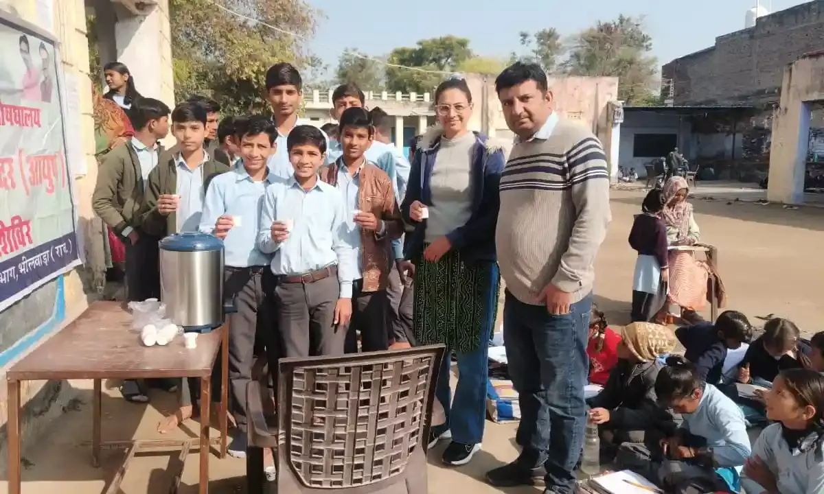 मौसमी बीमारियों से बचाव के लिए औषधि गुणों युक्त काढ़े का किया वितरण