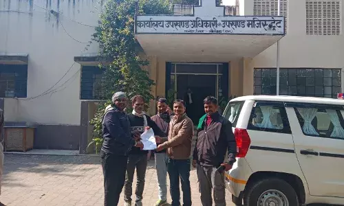 डीएमआईएस पोर्टल पर पटवारी की आईडी लॉगिन करवाने के लिए बनेड़ा एसडीएम को ग्रामीणों ने दिया ज्ञापन