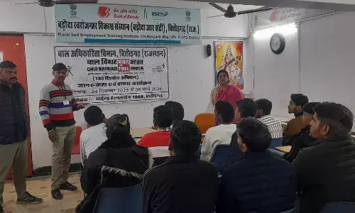 बाल विवाह मुक्त भारत अभियान के तहत वीडियोग्राफी प्रशिक्षकों को किया जागरूक बाल विवाह मुक्त भारत अभियान के तहत वीडियोग्राफी प्रशिक्षकों को किया जागरूक