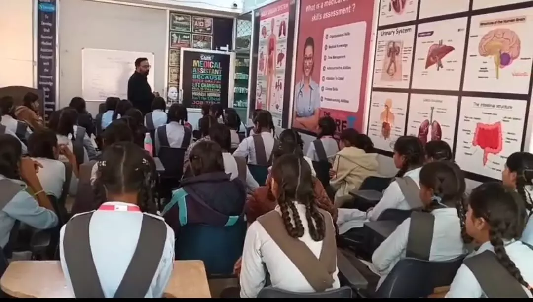 विद्यार्थियों को दिया गया मेडिकल और ब्यूटी इंडस्ट्री में भविष्य संवारने का मंत्र विद्यार्थियों को दिया गया मेडिकल और ब्यूटी इंडस्ट्री में भविष्य संवारने का मंत्र